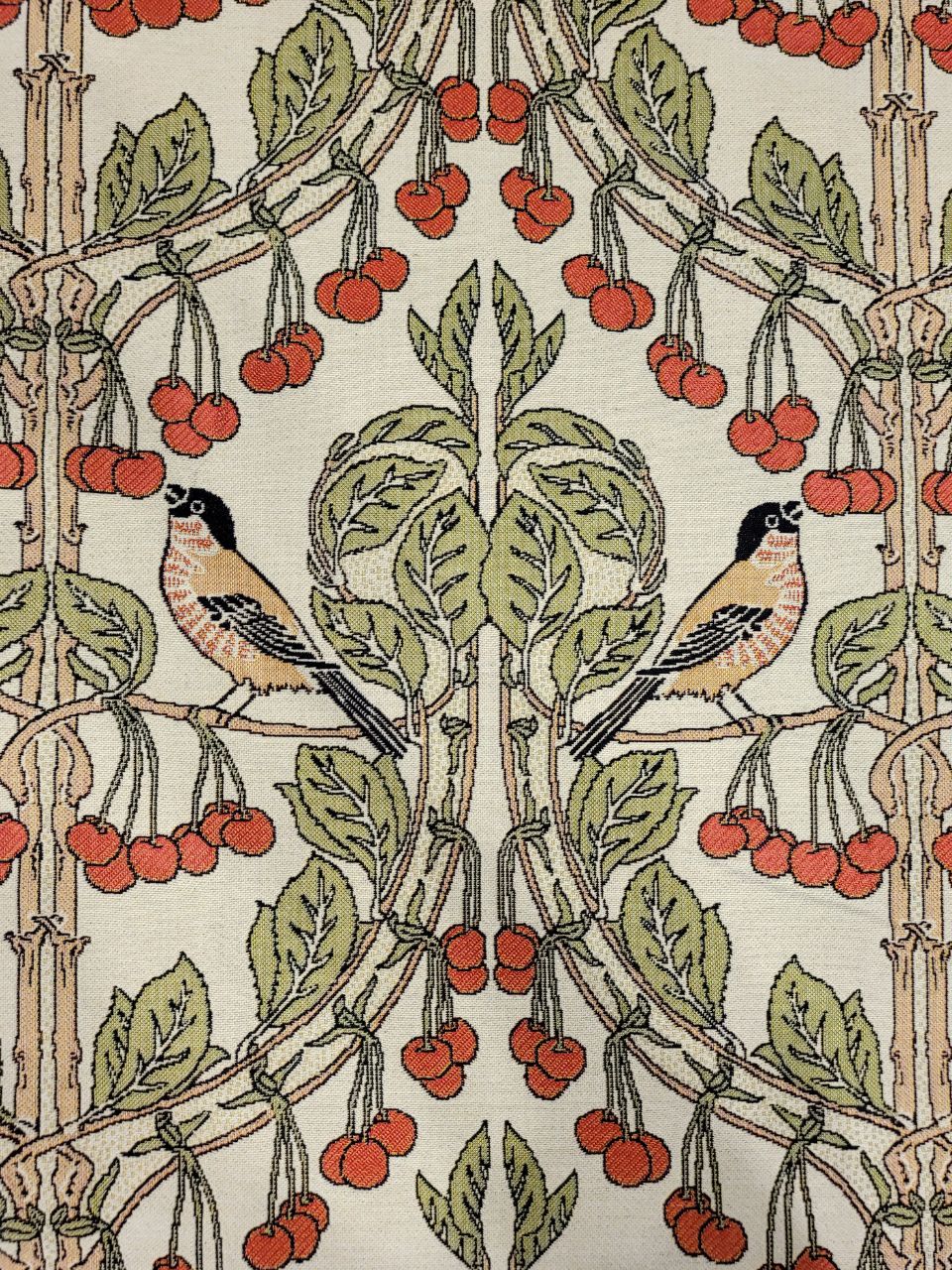 Ткань гобеленовая Дрозды красные ягоды, фон молочный, ш.175 см, 1 п.м. — изображение 12
